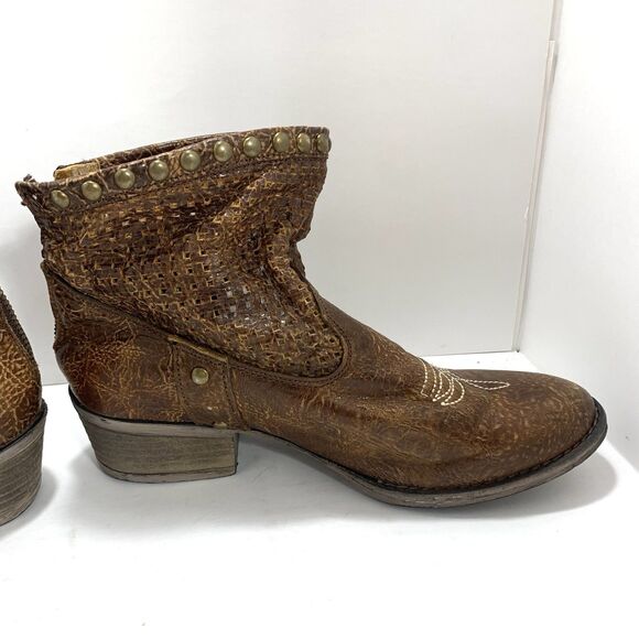 Circle G By Corral Leather Ankle Boots Honey Cut Out & Studs Size 8 Women’s - Picture 7 of 16